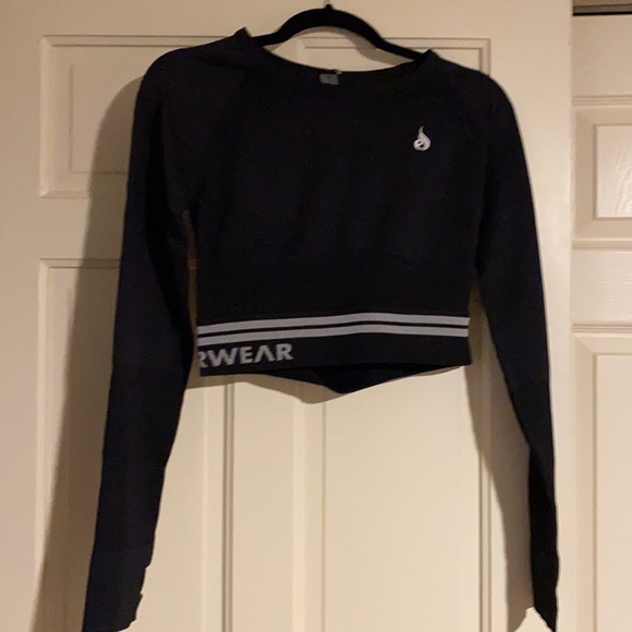 Ryderwear Tops - Ryderwear Freestyle seamless long sleeve crop top w/ thumb holes & cut out back